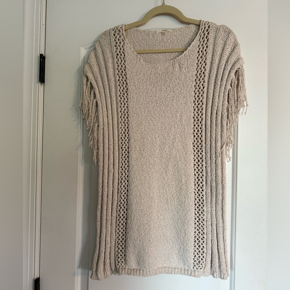 Easel Cream Knit Short Sleeve Sweater with Fringe